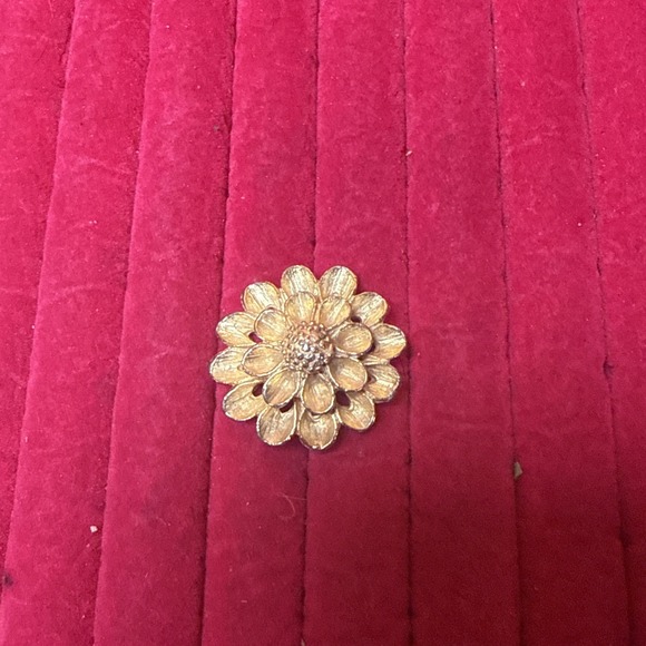 Vtg‎ Brooch DFA Dubarry Fifth Avenue Gold Tone Flower - Picture 8 of 8